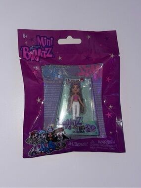 MINI BRATZ YASMIN NEW NWT